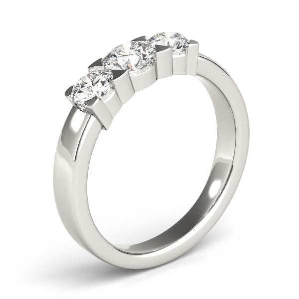 ENGAGEMENT RINGS 3 STONE ROUND - Image 4