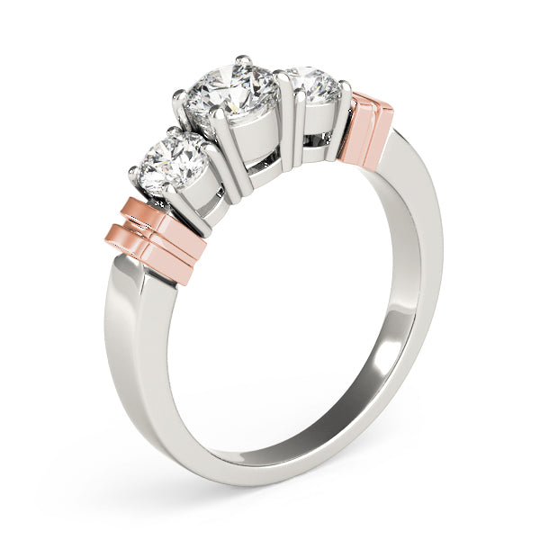 ENGAGEMENT RINGS 3 STONE ROUND - Image 7