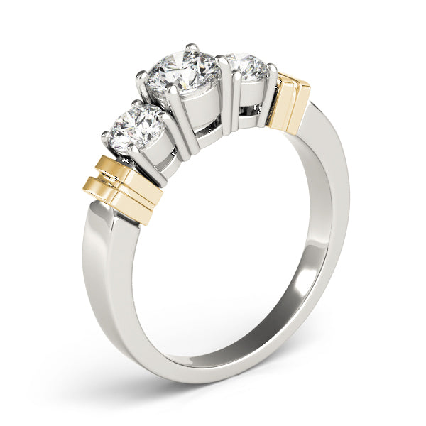ENGAGEMENT RINGS 3 STONE ROUND - Image 6