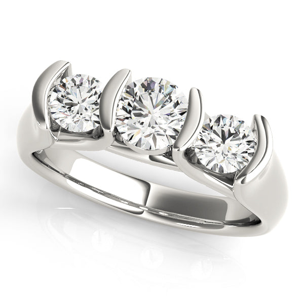 ENGAGEMENT RINGS 3 STONE ROUND - Image 2